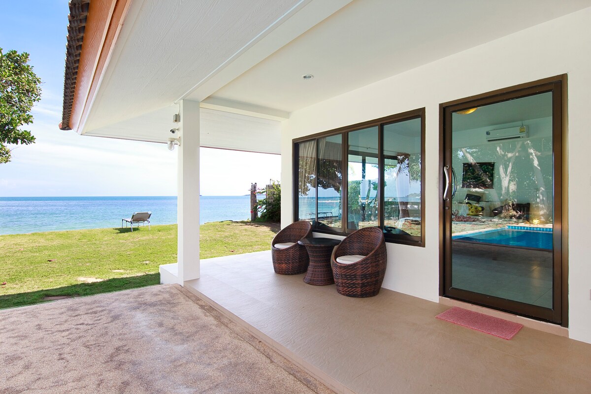 Gorgeous Beachfront Villa